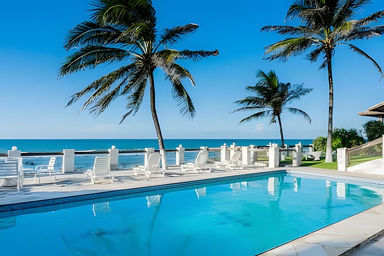 Casa pé na areia com piscina no Centro da Taíba