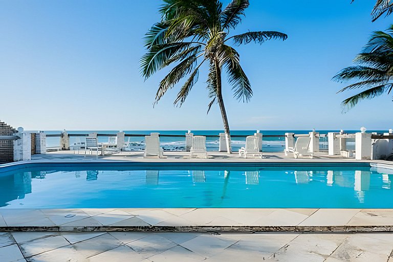 Casa pé na areia com piscina no Centro da Taíba