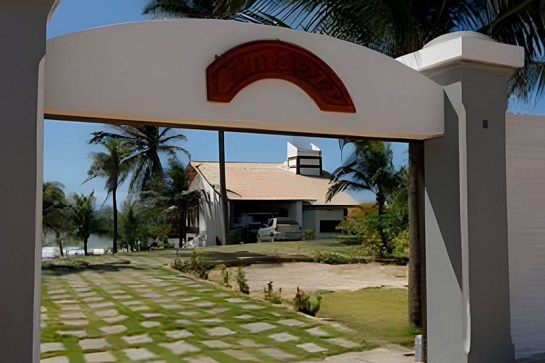 Casa pé na areia com piscina no Centro da Taíba
