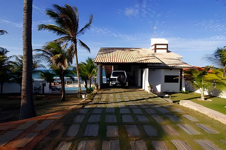 Casa pé na areia com piscina no Centro da Taíba