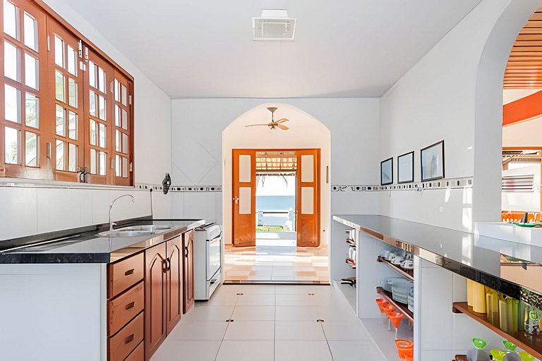 Casa pé na areia com piscina no Centro da Taíba