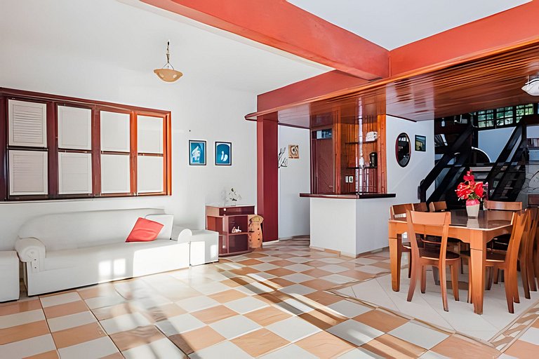 Casa pé na areia com piscina no Centro da Taíba