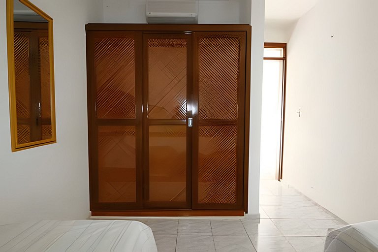 Casa pé na areia com piscina no Centro da Taíba