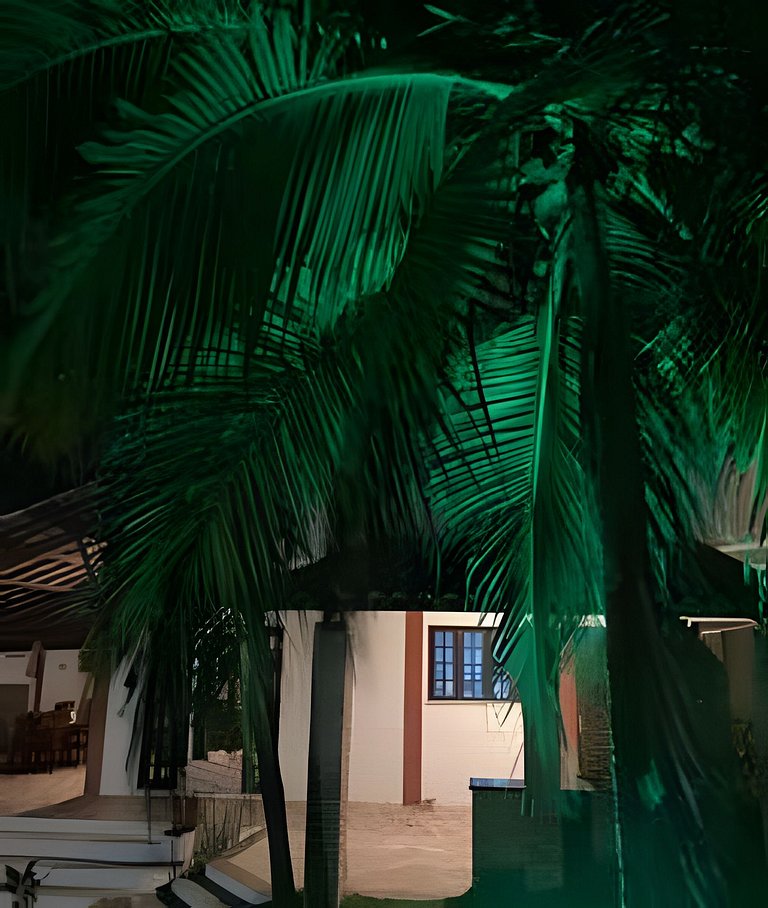 Casa pé na areia com piscina no Centro da Taíba