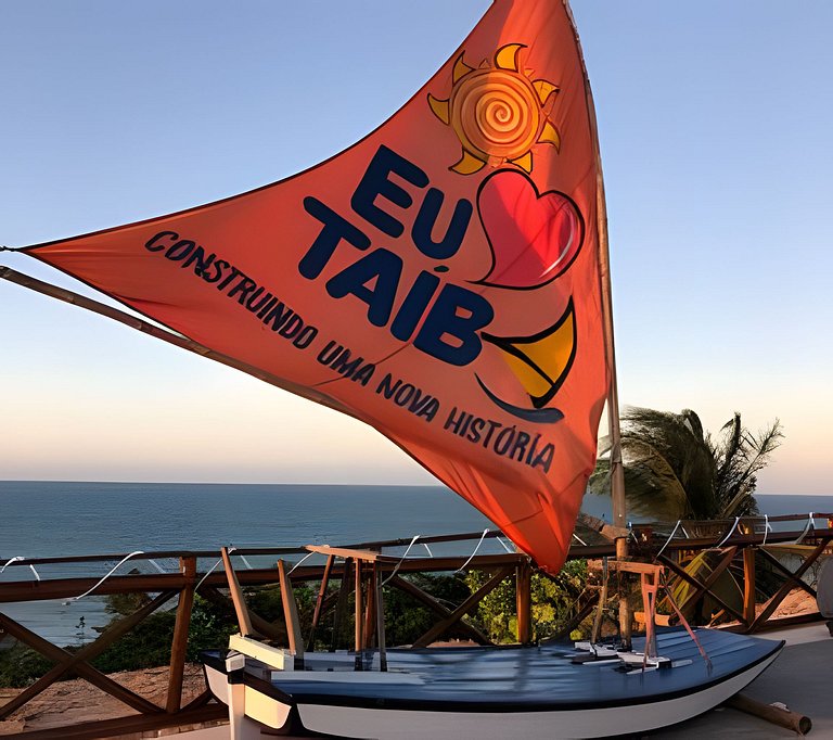 Casa pé na areia com piscina no Centro da Taíba