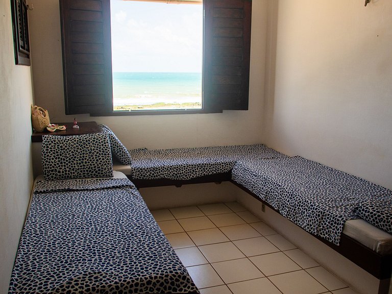 Casa pé na areia com piscina no Centro da Taíba