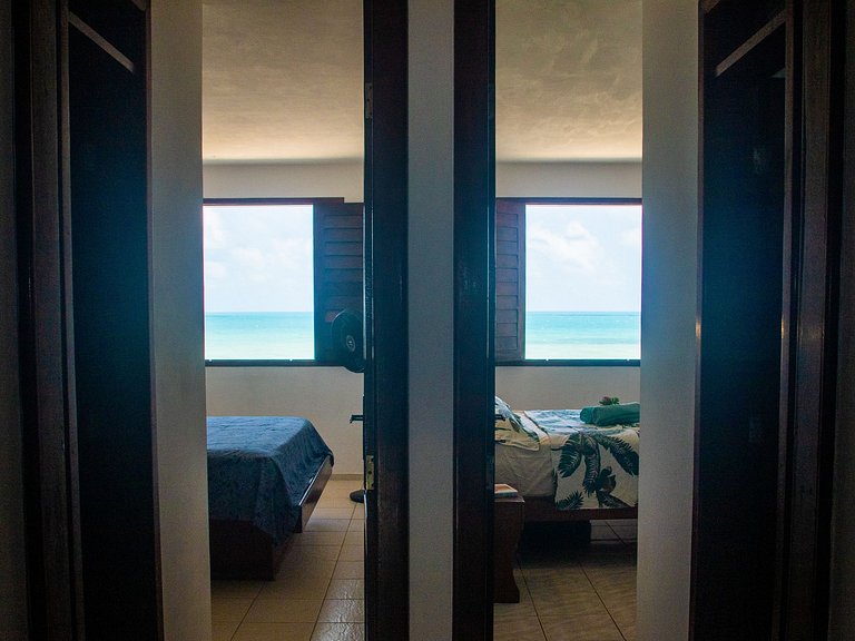 Casa pé na areia com piscina no Centro da Taíba