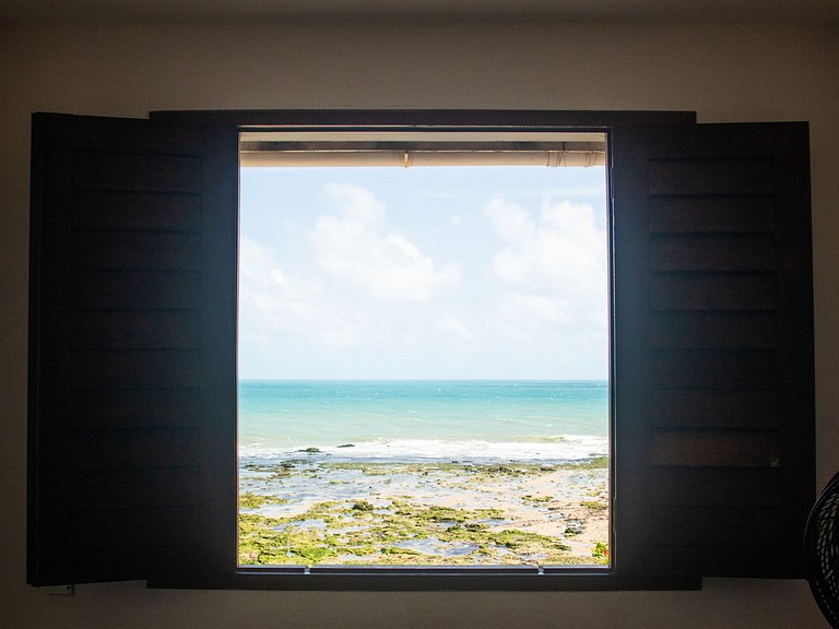 Casa pé na areia com piscina no Centro da Taíba