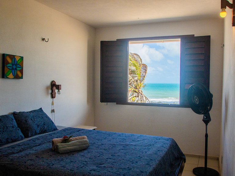 Casa pé na areia com piscina no Centro da Taíba