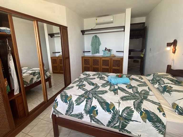 Casa pé na areia com piscina no Centro da Taíba