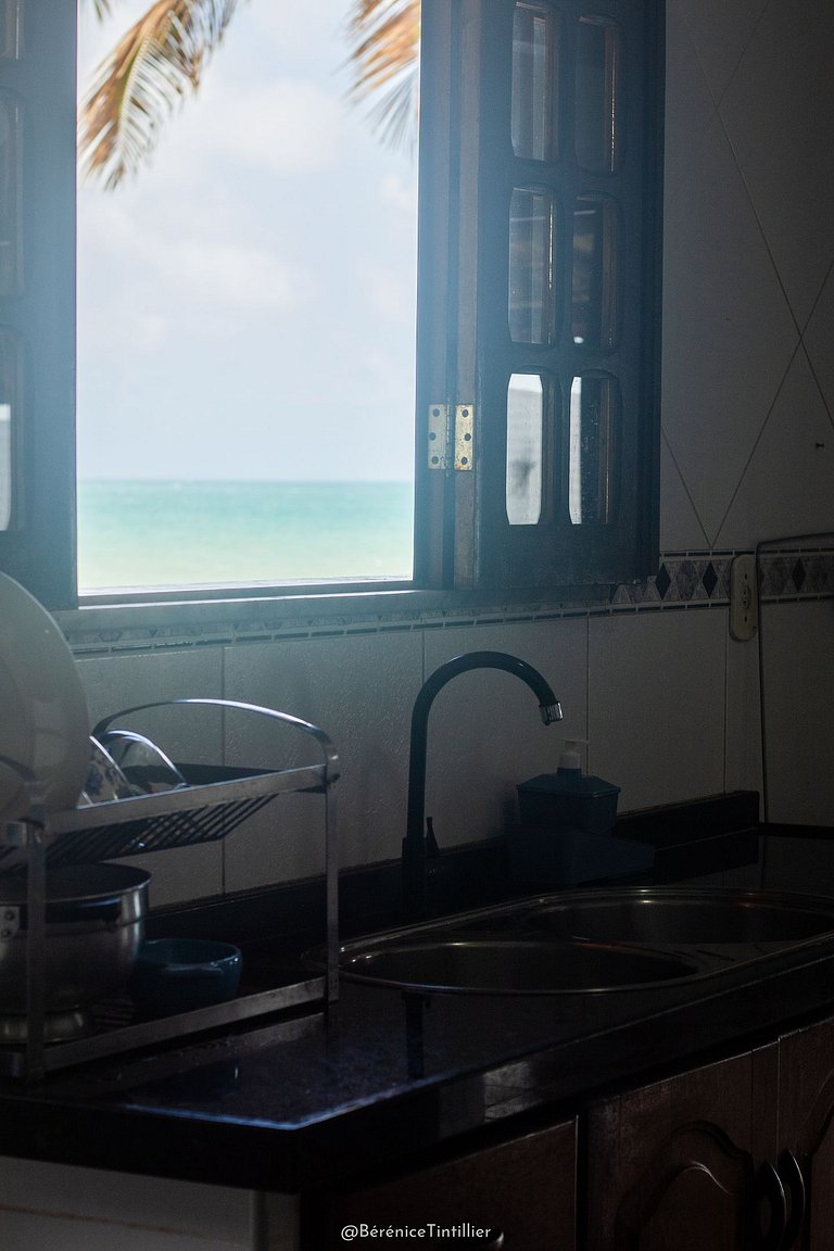 Casa pé na areia com piscina no Centro da Taíba