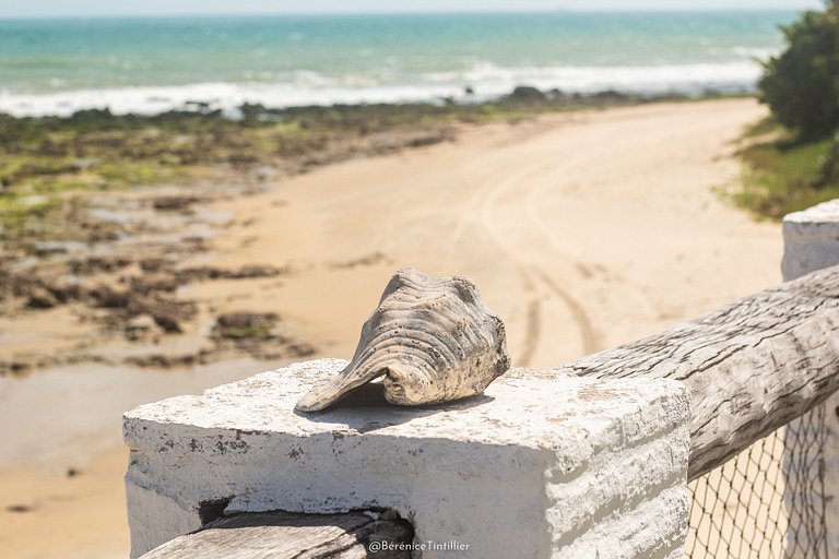 Casa pé na areia com piscina no Centro da Taíba