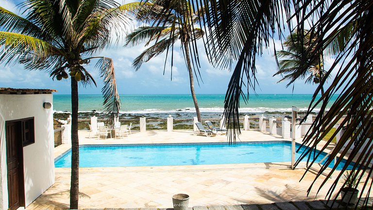 Casa pé na areia com piscina no Centro da Taíba