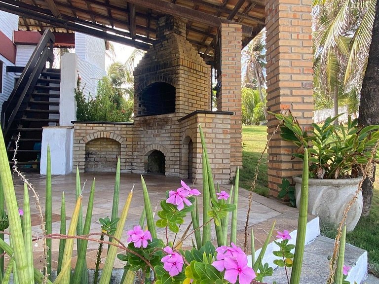 Casa pé na areia com piscina no Centro da Taíba