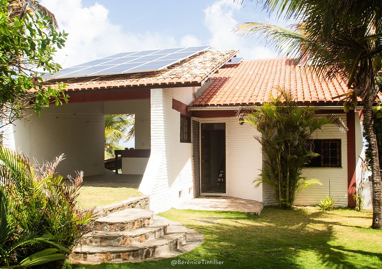 Casa pé na areia com piscina no Centro da Taíba